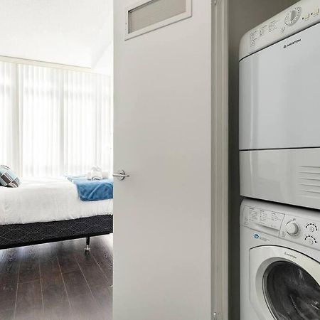 Guestic At Cityplace - Lake View & One Free Parking Toronto Luaran gambar