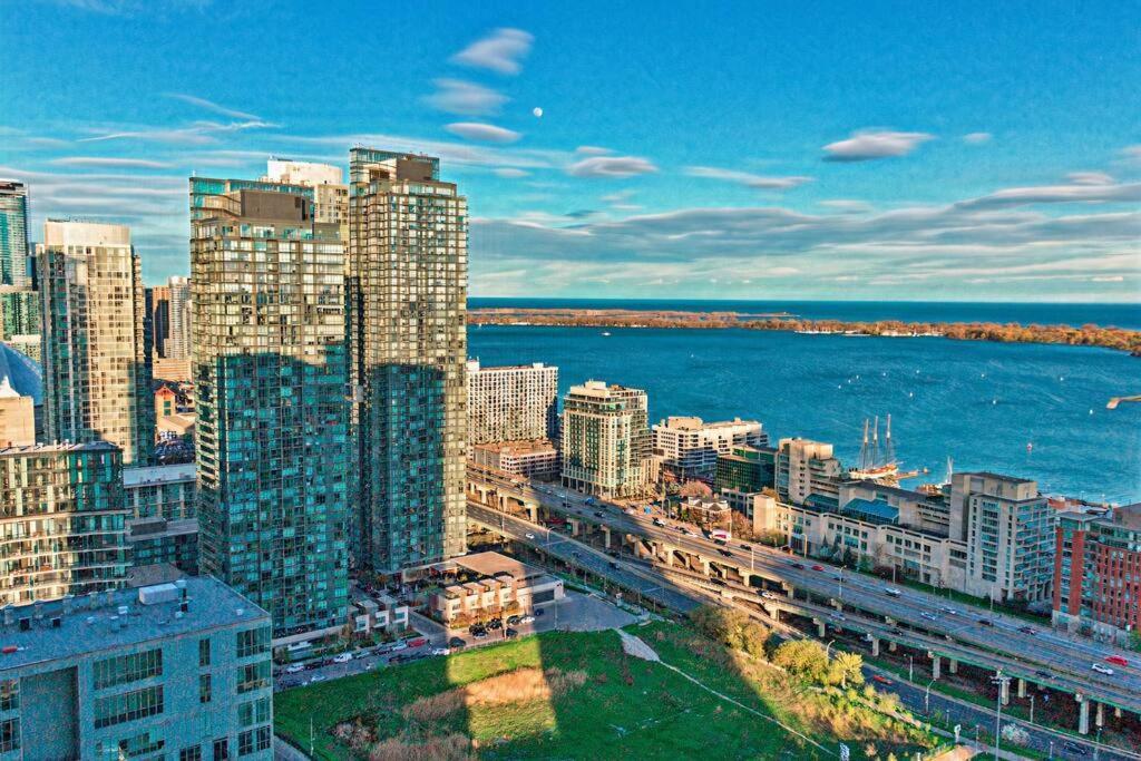 Guestic At Cityplace - Lake View & One Free Parking Toronto Luaran gambar