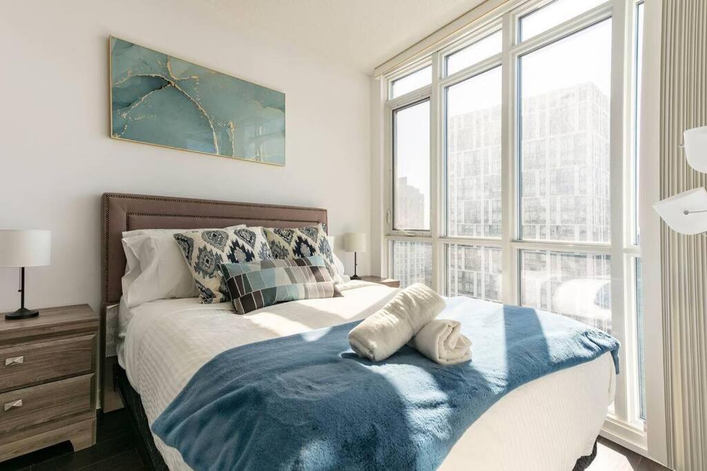 Guestic At Cityplace - Lake View & One Free Parking Toronto Luaran gambar